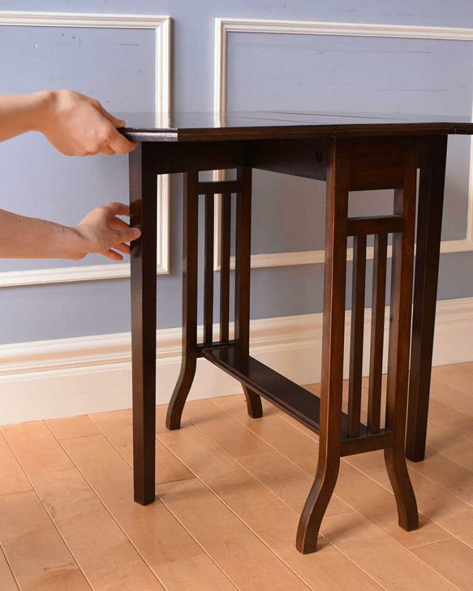 アンティークのテーブル　アンティーク家具　格子のデザインが素敵なアンティーク英国家具、伸張式のゲートレッグテーブル。脚を引き出すだけであっという間ゲートのような形をした脚のテーブル。(q-1085-f)
