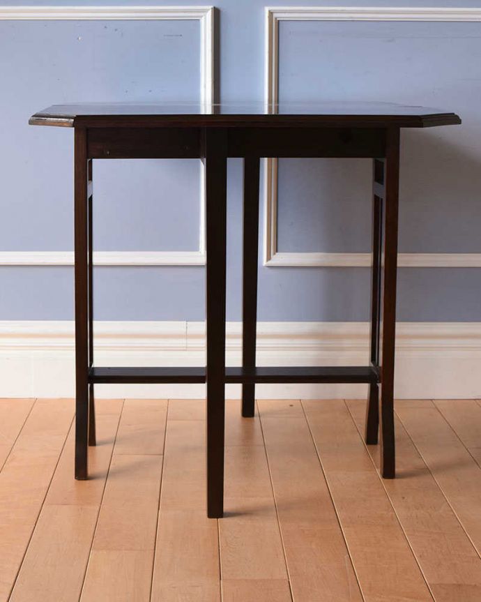 アンティークのテーブル　アンティーク家具　格子のデザインが素敵なアンティーク英国家具、伸張式のゲートレッグテーブル。クルッと回転。(q-1085-f)