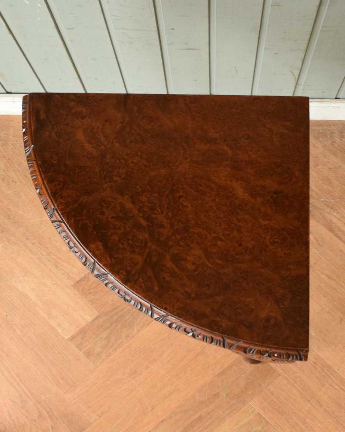 アンティークのテーブル　アンティーク家具　イギリスから届いたアンティーク コーナー用コンソールテーブル。上から見ると･･･こんな形の家具ってめずらしいんですよね。(q-1108-f)