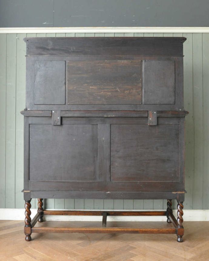 アンティークのキャビネット　アンティーク家具　ミラー付きツイストの英国アンティーク家具、オーク材のミラーバックサイドボード。もちろん、後ろ姿もキレイです。(q-1124-f)