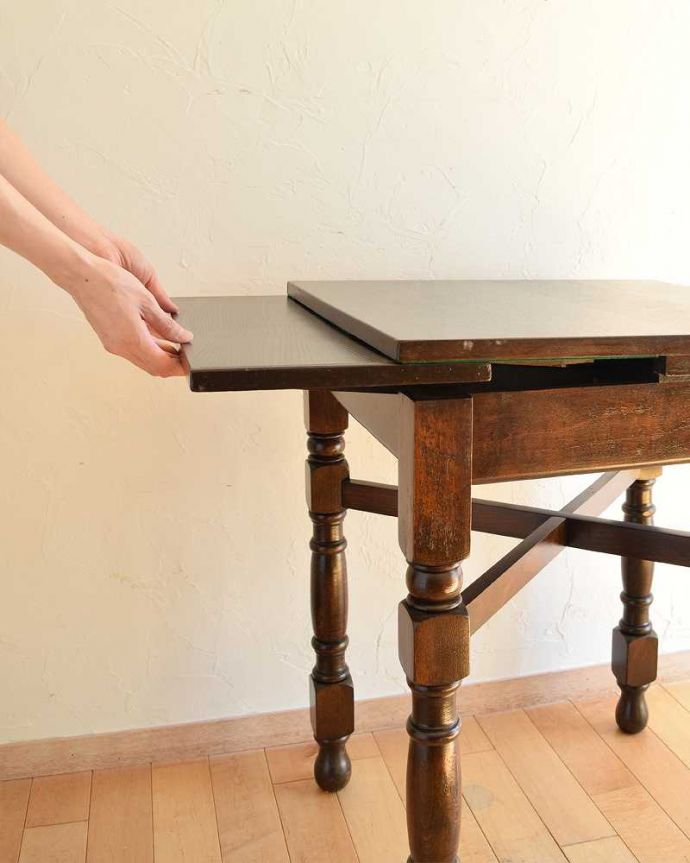 アンティークのテーブル　アンティーク家具　どこでも使えるスリムサイズ、英国から届いたアンティークのドローリーフテーブル。誰でもカンタン！引っ張るだけでOK。(q-1168-f)
