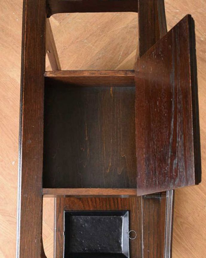 アンティークの玄関収納　アンティーク家具　収納つきで機能的な英国輸入のアンティークステッキスタンド（傘立て）。収納も付いて、とっても便利ふたをパカッと開けると靴をケアする道具を入れていた収納箱。(q-1172-f)