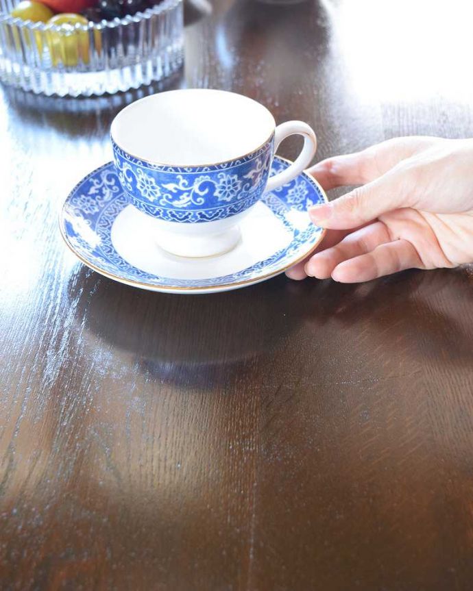 アンティークのテーブル　アンティーク家具　英国スタイルのアンティーク家具、オーク材の重厚感あるコーヒーテーブル。お茶をしたり、物書きも出来るしっかりしたキレイな天板です。(q-1179-f)