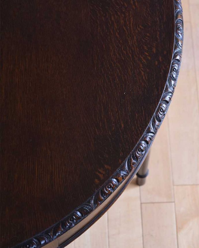 アンティークのテーブル　アンティーク家具　華奢な脚が美しい英国アンティーク家具、ハーフムーンのコンソールテーブル。天板もピッカピカ☆職人がキレイにお直ししているので、天板もとてもキレイです。(q-1189-f)