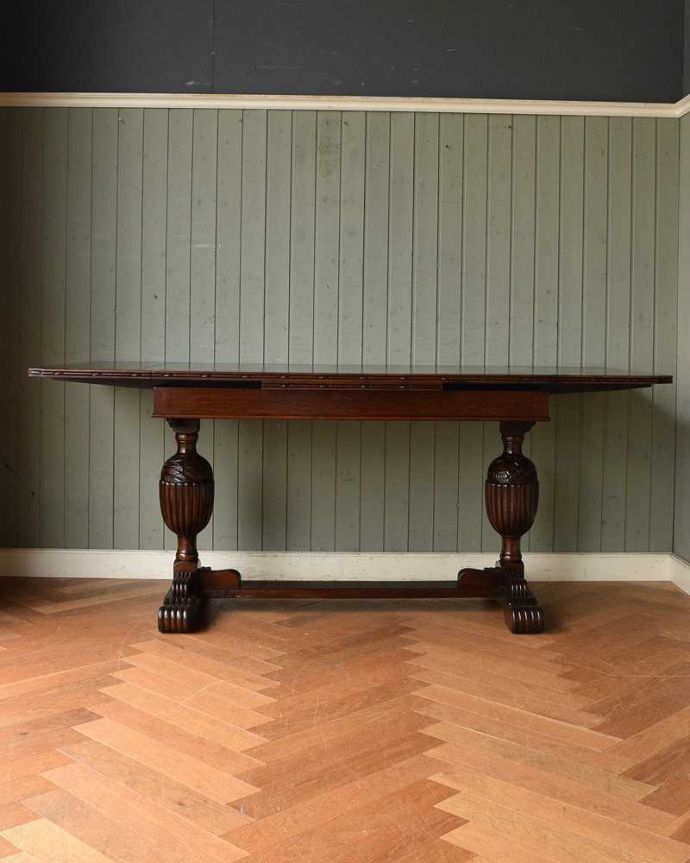 アンティークのテーブル　アンティーク家具　イギリスのアンティーク家具、バルボスレッグが素敵なドローリーフテーブル（ダイニングテーブル）。両方開くと大きなサイズ！家族が増えた時やみんなが集まった時、両方のリーフを開けば大きなサイズに。(q-1210-f)