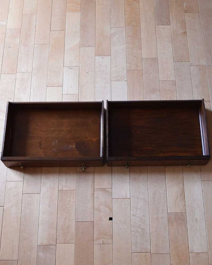 サイドボード　アンティーク家具　英国のカッコイイアンティーク家具、オーク材の木製サイドボード。引き出しの中もキレイに修復しました引き出しは手前が1段目。(q-1215-f)