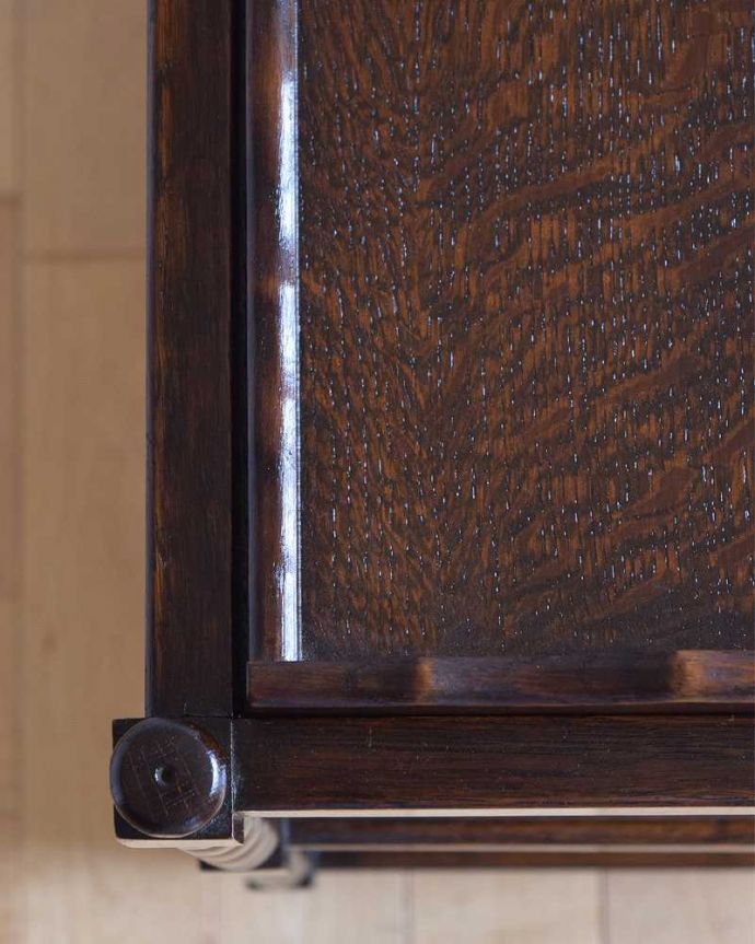 アンティークのワゴン・トローリー　アンティーク家具　イギリスの便利なアンティーク家具、３段タイプのトロリー（ワゴン）。近づいてみると･･･キレイに仕上げました。(q-1219-f)