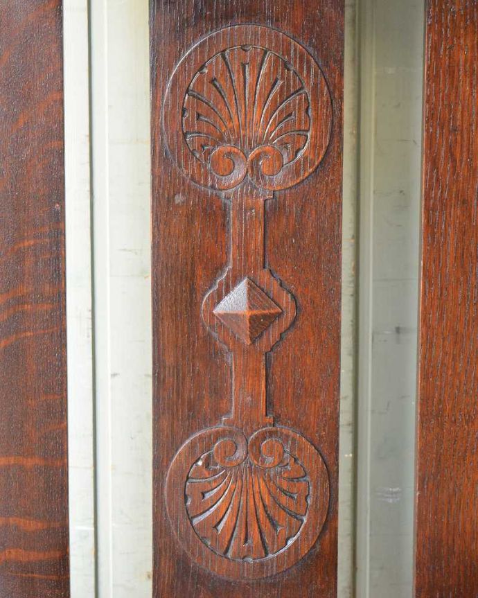アンティークの玄関収納　アンティーク家具　玄関のインテリアにおススメのアンティーク家具、オーク材の鏡付きホールスタンド。カッコイイ装飾さりげなく施された美しい装飾。(q-1222-f)
