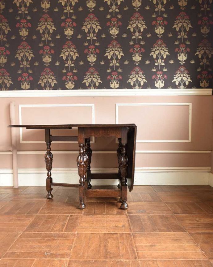 アンティークのテーブル　アンティーク家具　英国のスタイルのアンティーク家具、ゲートレッグテーブル（伸張式テーブル）。片方開くと････片方のリーフを開くとこんな感じ。(q-1225-f)