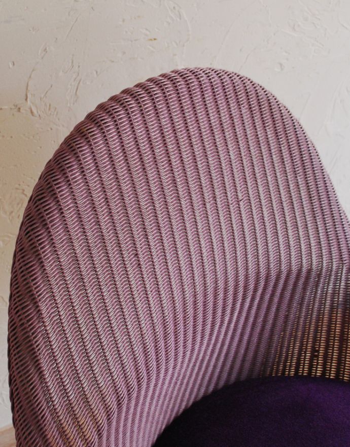 ロイドルーム　アンティーク チェア　紫色のアンティークチェア、ソファのような掛け心地のロイドルームチェア。可愛い編み目模様もロイドルームの魅力の一つ。(q-123-c-1)
