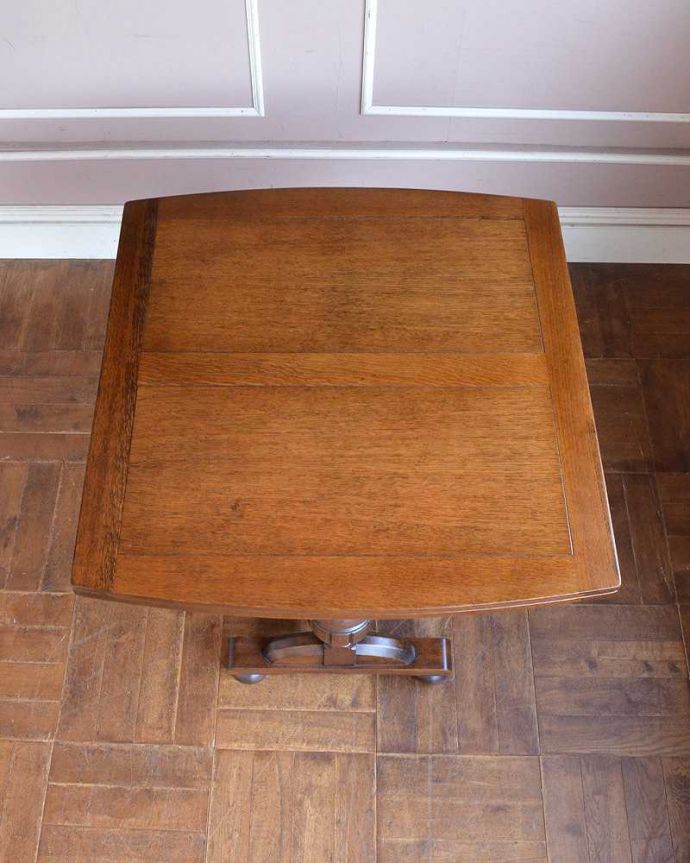 アンティークのテーブル　アンティーク家具　英国のアンティーク家具、バルボスレッグが素敵なドローリーフテーブル（ダイニングテーブル）。上から見るとこんな形リーフを開く前はこんな形です。(q-1250-f)