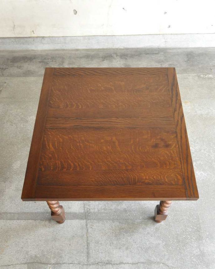 アンティークのテーブル　アンティーク家具　重厚感たっぷりの英国伝統のアンティーク家具、伸張式のドローリーフテーブル。上から見るとこんな形リーフを開く前はこんな形です。(q-1255-f)