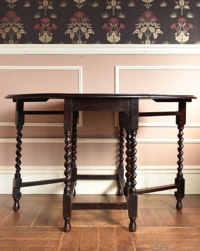 アンティークのテーブル　アンティーク家具　ツイスト脚の美しいアンティーク英国家具、オーバル型の伸張式ダイニングテーブル（ゲートレッグテーブル） 。両方開けば大きなサイズゲートレッグテーブルはゲートが開くように作られた脚のデザインも印象的。(q-1257-f)