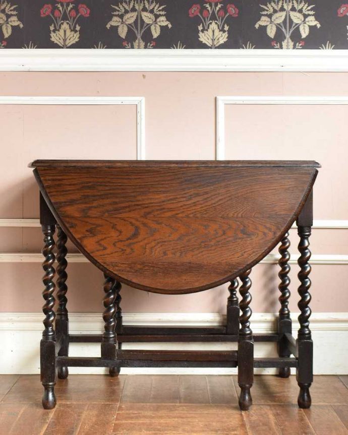 アンティークのテーブル　アンティーク家具　ツイスト脚の美しいアンティーク英国家具、オーバル型の伸張式ダイニングテーブル（ゲートレッグテーブル） 。クルッと回転。(q-1257-f)