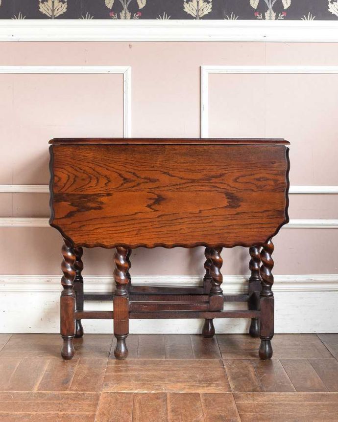アンティークのテーブル　アンティーク家具　伸張式のアンティーク英国家具、天板の縁どりも美しいゲートレッグテーブル。クルッと回転。(q-1258-f)