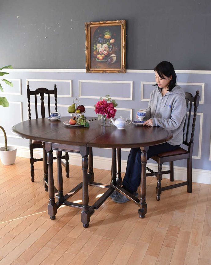 アンティークのテーブル　アンティーク家具　サイズを自由に変えられる便利なアンティーク家具、英国スタイルのゲートレッグテーブル。使い方に合わせて3通りで使えるアンティークの定番アンティーク家具の定番テーブルと言えばゲートレッグテーブル。(q-1259-f)