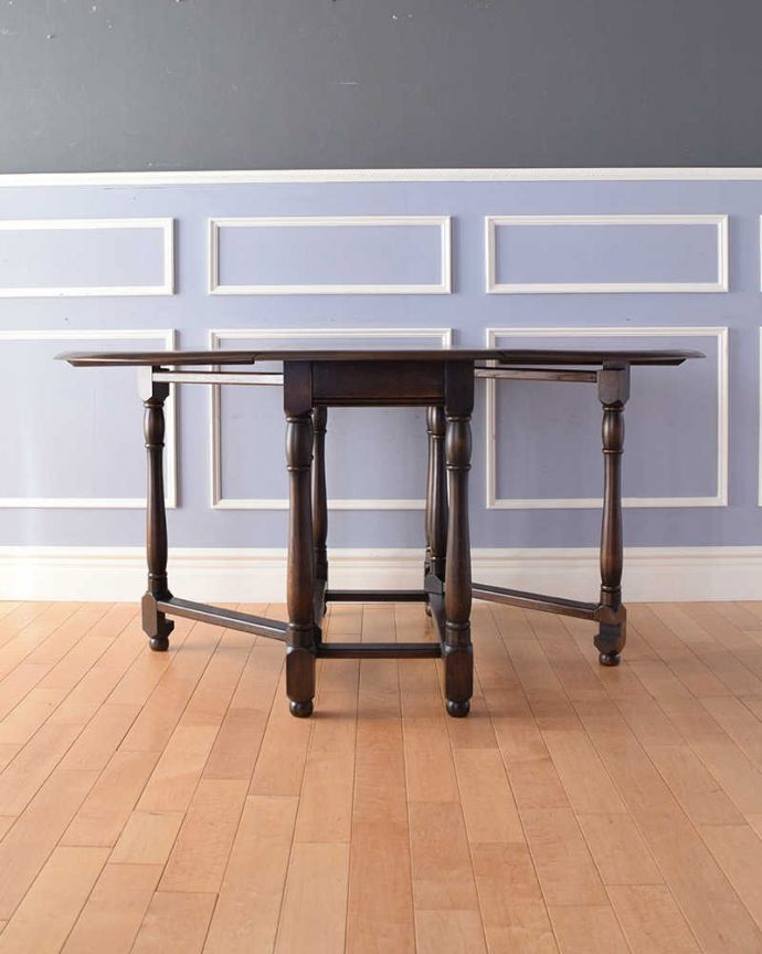 アンティークのテーブル　アンティーク家具　サイズを自由に変えられる便利なアンティーク家具、英国スタイルのゲートレッグテーブル。両方開けば大きなサイズゲートレッグテーブルはゲートが開くように作られた脚のデザインも印象的。(q-1259-f)