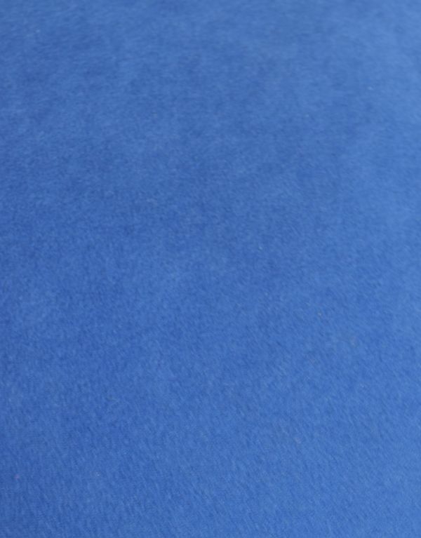 サロンチェア　アンティーク チェア　優雅なシルエットのアンティークチェア、英国のバルーンバックチェア。鮮やかなブルー色の張り地に新しく張り替えました。(q-126-c)