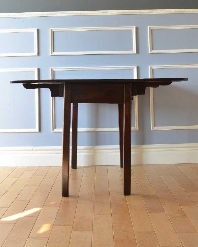 アンティークのテーブル　アンティーク家具　伸張式のアンティーク英国家具、ウォルナット材のシンプルなゲートレッグテーブル。両方開いたらこんな感じ開いても閉じても、自由に使える便利さが魅力です。(q-1260-f)