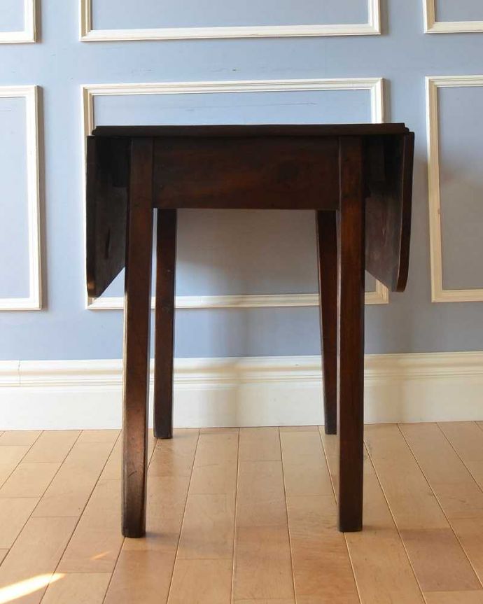 アンティークのテーブル　アンティーク家具　伸張式のアンティーク英国家具、ウォルナット材のシンプルなゲートレッグテーブル。横から見てみると･･･リーフを畳めばとてもコンパクト。(q-1260-f)