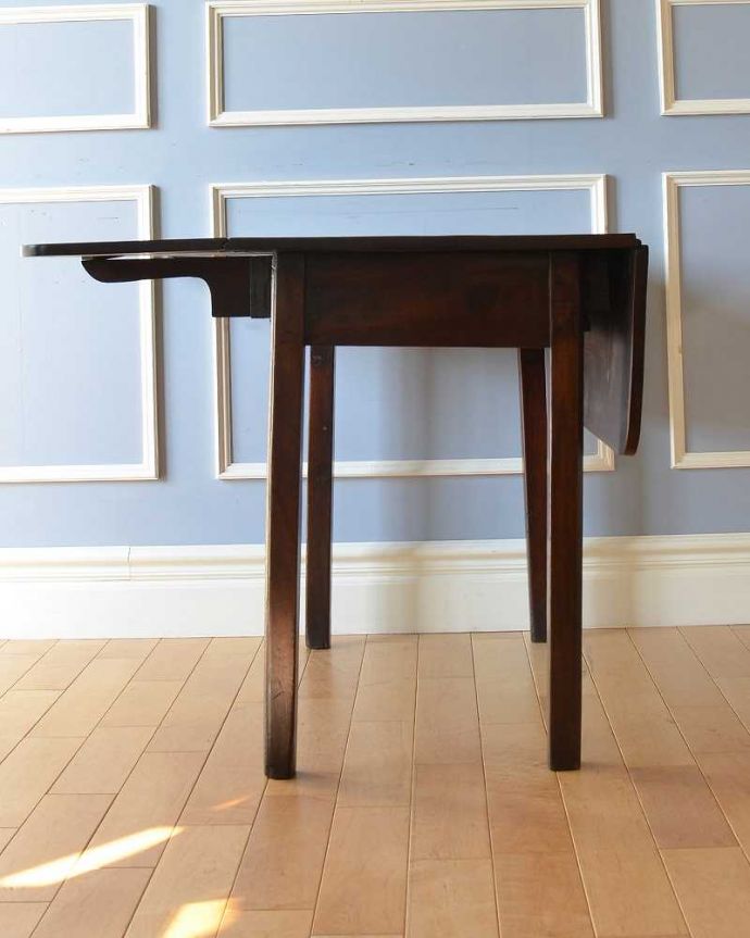 アンティークのテーブル　アンティーク家具　伸張式のアンティーク英国家具、ウォルナット材のシンプルなゲートレッグテーブル。片方だけ開いて使えます片方の羽を開くとこんな感じ。(q-1260-f)