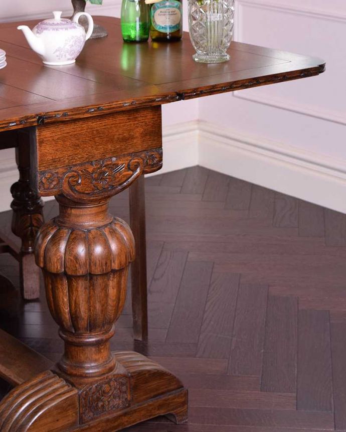 アンティークのテーブル　アンティーク家具　豪華なバルボスレッグが美しい、アンティークゲートレッグテーブル(ドロップリーフテーブル)。自慢はやっぱりゲート（門）のような脚まるでゲート（門）が開くような脚の形から名前が付けられたゲートレッグテーブル。(q-1261-f)