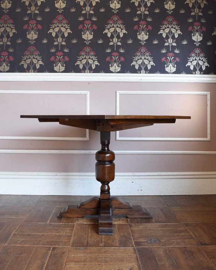 アンティークのテーブル　アンティーク家具　英国から届いたアンティーク家具、重厚な脚のダイニングテーブル。横から見るとこんな感じ真横から見てみるとこんな感じ。(q-1262-f)
