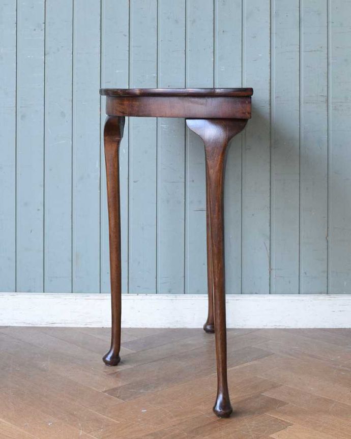 アンティークのテーブル　アンティーク家具　英国のアンティーク家具、美しいウォルナット材のコンソールテーブル。後ろ姿にも自信があります。(q-1281-f)