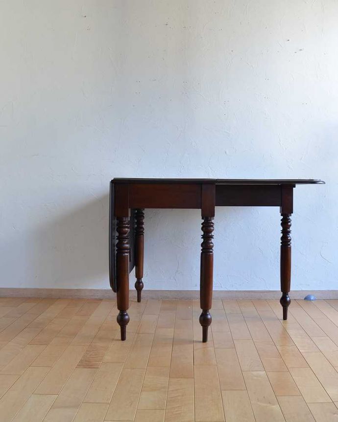 アンティークのテーブル　アンティーク家具　伸張式のアンティーク英国家具、マホガニー材のゲートレッグテーブル。片方開くと････片方のリーフを開くとこんな感じ。(q-1284-f)