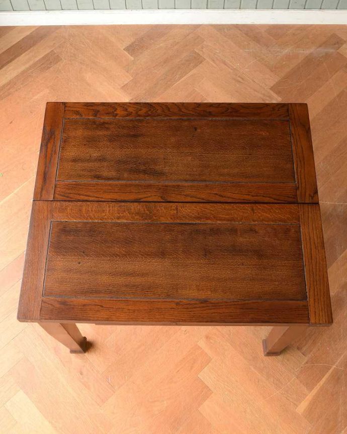 アンティークのテーブル　アンティーク家具　英国アンティーク家具、伸張式のダイニングテーブル（ ペイストリーテーブル）。上から見るとこんな形閉じた状態だとこんな感じ。(q-1286-f)
