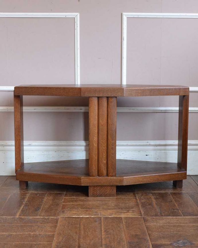アンティークのテーブル　アンティーク家具　コーヒーテーブルやテレビボードに使えるアンティーク家具、オーク材のセンターテーブル。クルッと回転。(q-1296-f)