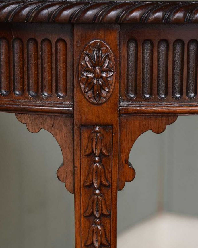 アンティークのテーブル　アンティーク家具　英国の美しいアンティーク家具、マホガニー材のオケージョナルテーブル。。(q-1307-f)