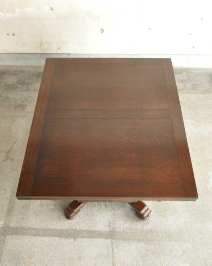 アンティークのテーブル　アンティーク家具　便利な収納つき！めずらしいデザインのアンティークドローリーフテーブル。上から見るとこんな形リーフを開く前はこんな形です。(q-1315-f)