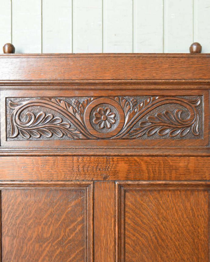 アンティークの玄関収納　アンティーク家具　英国らしいアンティーク家具、贅沢に彫りのあるステッキスタンド。植物のモチーフが施されています。(q-1322-f)