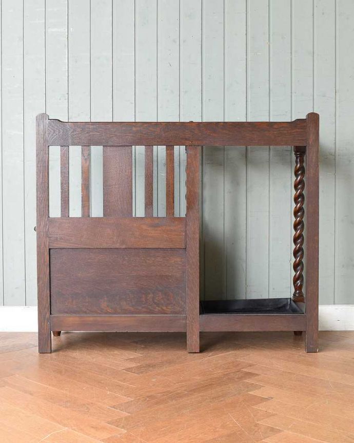 アンティークの玄関収納　アンティーク家具　傘立てとベンチがついた玄関で使える便利なアンティーク家具、英国スタイルのホールスタンド。後ろ姿もキレイなんです。(q-1352-f)