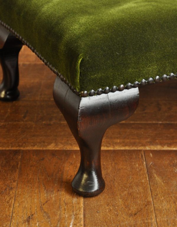 猫脚がお洒落なアンティークの布張りオットマン（スツール）(q-138-c