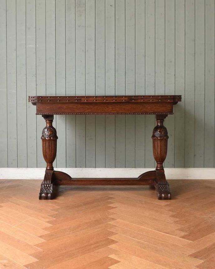 アンティークのテーブル　アンティーク家具　英国らしい重厚な脚の伸長式のテーブル、アンティークのドローリーフテーブル。横から見るとこんな感じ真横から見てみるとこんな感じ。(q-1407-f)