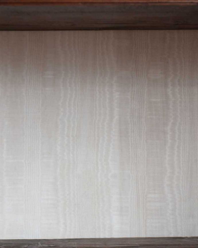 アンティークのキャビネット　アンティーク家具　シノワズリなアンティーク英国家具、ガラス扉のブックケース（本棚）。。(q-1449-f)