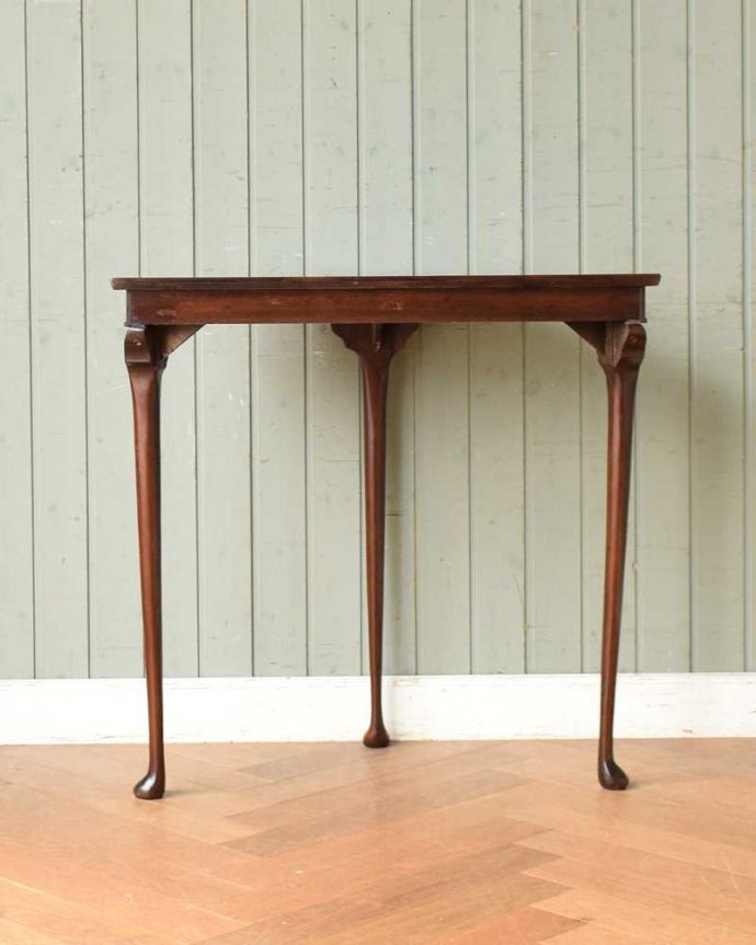 アンティークのテーブル　アンティーク家具　イギリスから届いたアンティーク家具、マホガニー材のハーフムーンコンソールテーブル。後ろ姿にも自信があります。(q-1459-f)