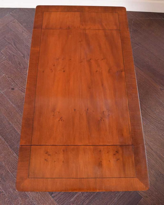 アンティークのテーブル　アンティーク家具　英国輸入のアンティーク家具、バタフライテーブル（伸張式のコーヒーテーブル） 。天板もキレイにお直ししました。(q-1462-f)
