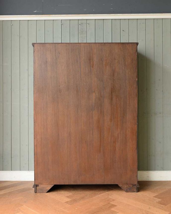 アンティークのキャビネット　アンティーク家具　英国輸入のアンティーク家具、ケイム材のガラス戸が美しいブックケース（本棚）。後ろ姿もキレイです。(q-1501-f)