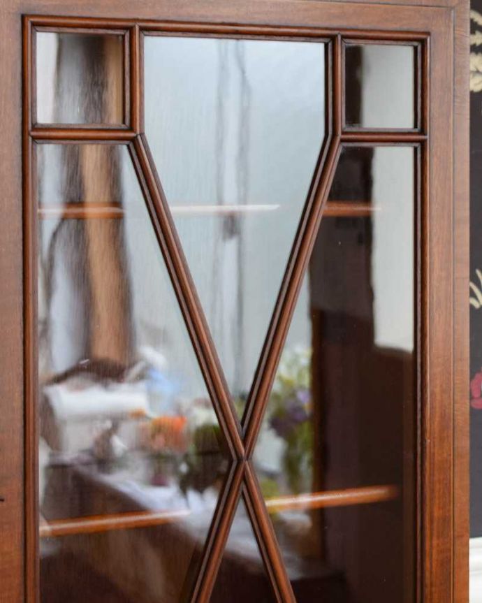 ビューロー　アンティーク家具　美しいマホガニー材のアンティーク家具、英国のビューローブックケース（本棚とデスク） 。美しい装飾にうっとり…ガラス面の装飾が上品なアクセントに。(q-1506-f)