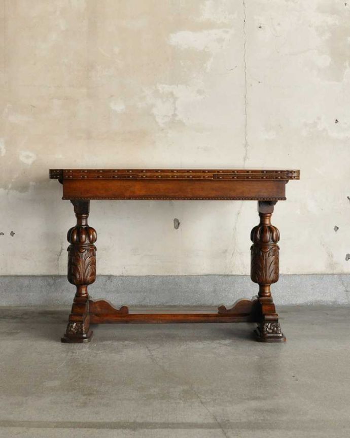アンティークのテーブル　アンティーク家具　重厚なバルボスレッグが美しい英国輸入のアンティークドローリーフテーブル（伸張式テーブル） 。横から見るとこんな感じ真横から見てみるとこんな感じ。(q-1537-f)