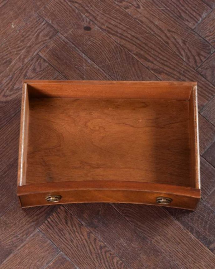 アンティークのキャビネット　アンティーク家具　マホガニー材で造られたキャビネット、アンティーク英国家具（ベッドサイドカップボード）。引き出しの中もキレイです。(q-1554-f)