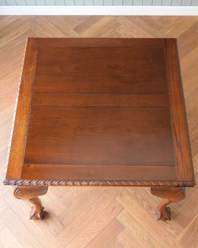アンティークのテーブル　アンティーク家具　猫脚のアンティーク家具、英国のドローリーフテーブル（伸張式）。上から見るとこんな形リーフを開く前はこんな形です。(q-1558-f)