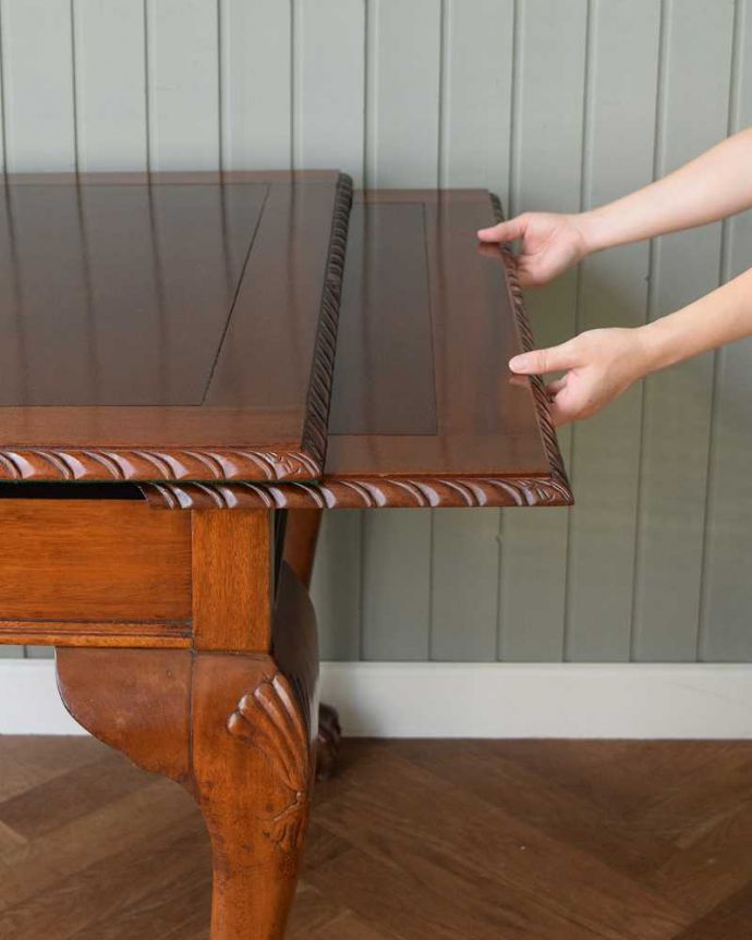 アンティークのテーブル　アンティーク家具　猫脚のアンティーク家具、英国のドローリーフテーブル（伸張式）。あっという間にサイズが変えれます。(q-1558-f)
