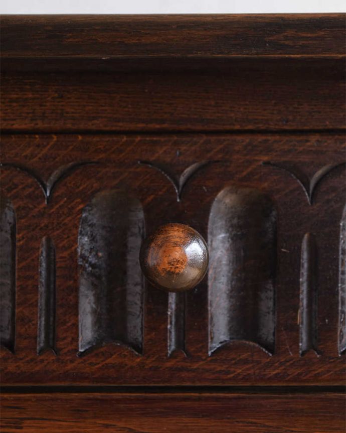 アンティークのテーブル　アンティーク家具　バンブモチーフの脚が美しい、イギリス輸入のアンティークホールデスク（引き出し付き）。ころんと小さな取っ手開ける度になんだかワクワクです。(q-1570-f)