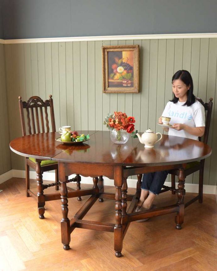 アンティークのテーブル　アンティーク家具　アンティーク英国家具、伸張式ダイニングテーブル（ゲートレッグテーブル） 。使い方に合わせて3通りで使えるアンティークの定番アンティーク家具の定番テーブルと言えばゲートレッグテーブル。(q-1583-f)