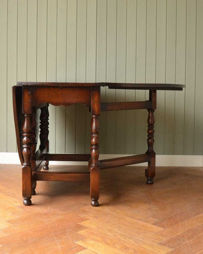 アンティークのテーブル　アンティーク家具　アンティーク英国家具、伸張式ダイニングテーブル（ゲートレッグテーブル） 。片方開くと････片方のリーフを開くとこんな感じ。(q-1583-f)