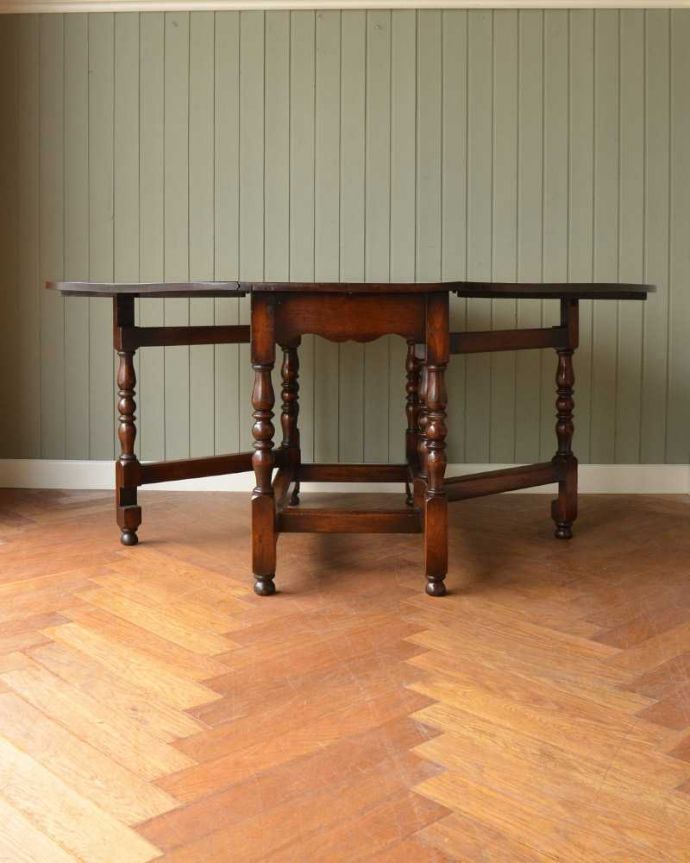 アンティークのテーブル　アンティーク家具　アンティーク英国家具、伸張式ダイニングテーブル（ゲートレッグテーブル） 。両方開けば大きなサイズゲートレッグテーブルはゲートが開くように作られた脚のデザインも印象的。(q-1583-f)